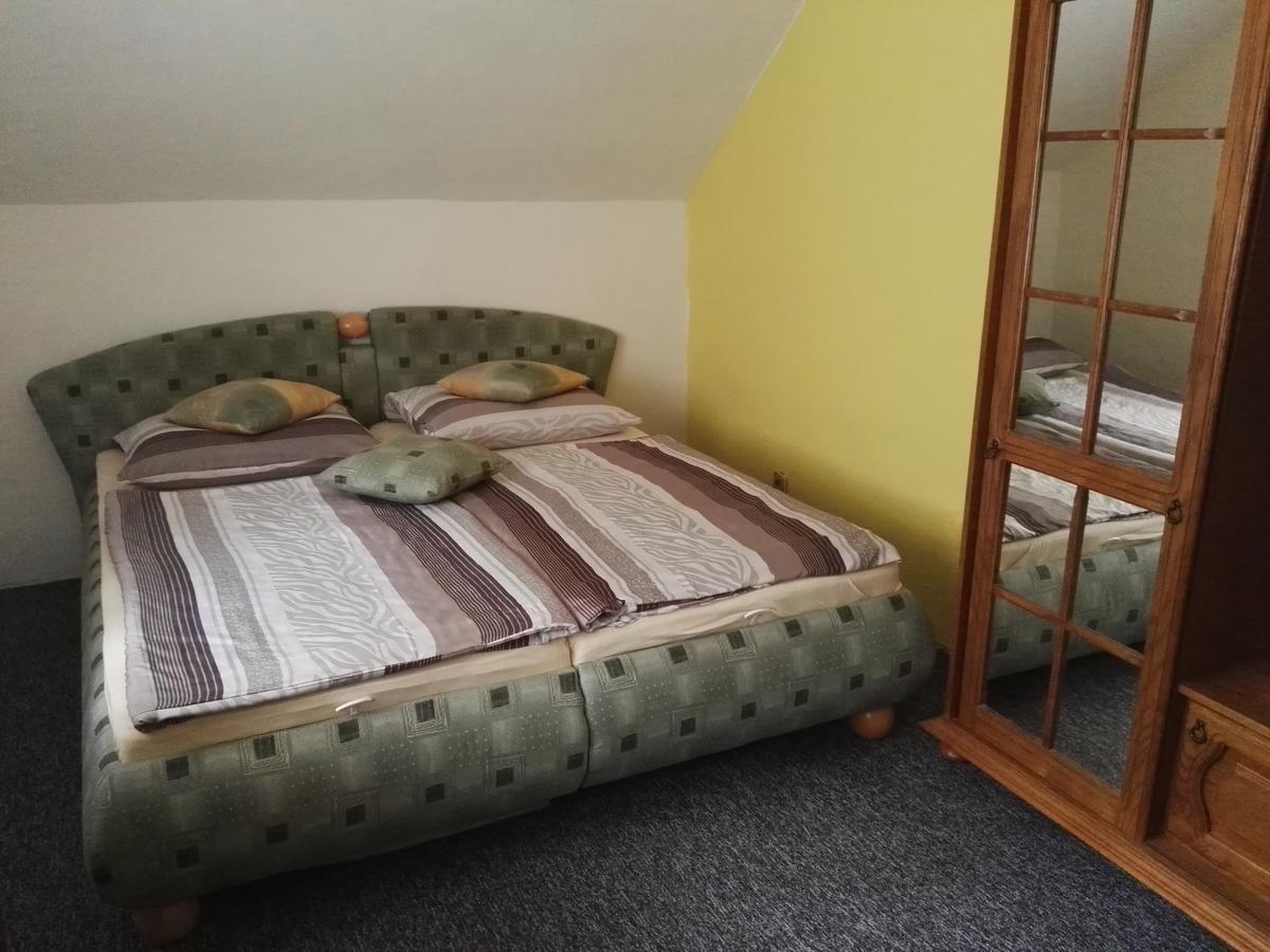 Готель Pension U Loupezaku Єтршиховіце Екстер'єр фото